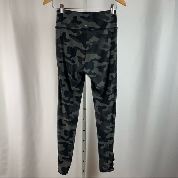 Athletic Collection Size Small Camo High Waist Criss Cross Ankle Leggings Yoga - Picture 2 of 8